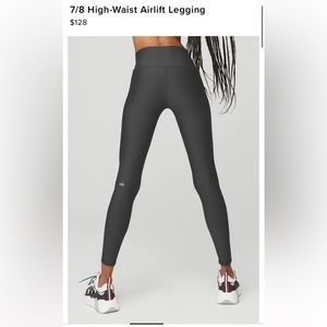 Alo Yoga 7/8 High-Waist Airlift Legging.